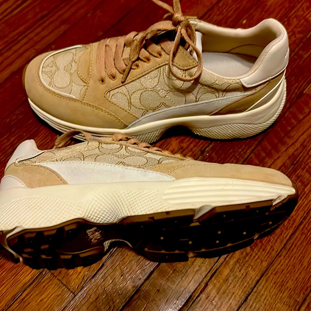 Coach Tech Runner